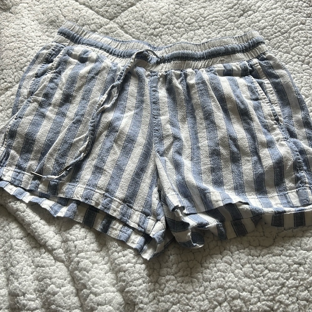 GAP women’s blue and white striped shorts. Cotton. Size medium